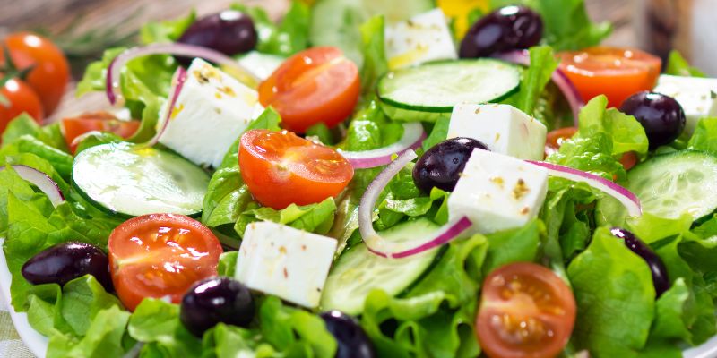 Como Fazer Salada Grega Com Queijo Minas?